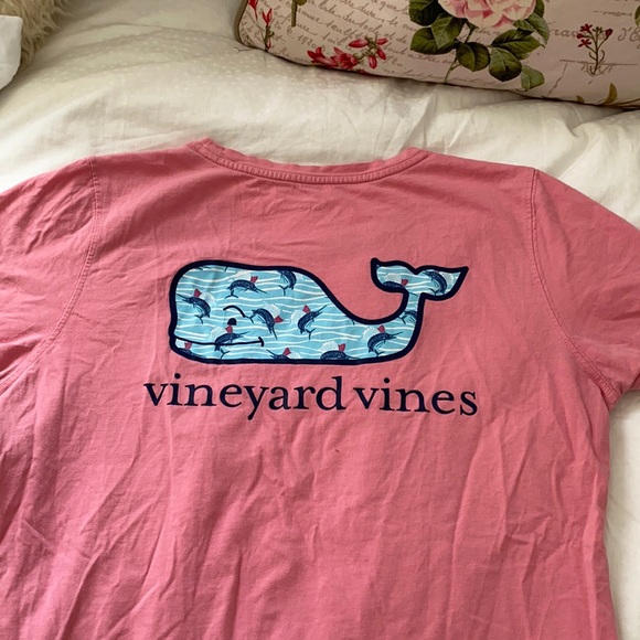 Vineyard Vines pink and blue cute whale tshirt - Picture 2 of 4